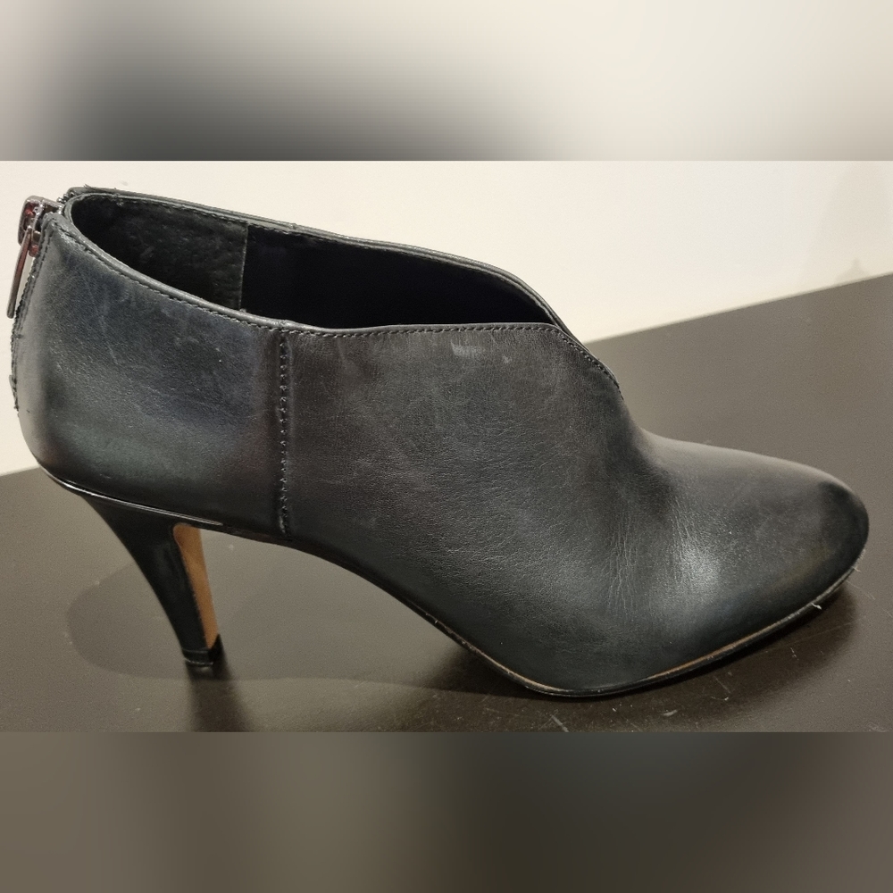 VINCE CAMUTO Vyammi Black Leather Women's Zip-Up Bootlets Size 7.5 B/38 3" Heel - Picture 6 of 13